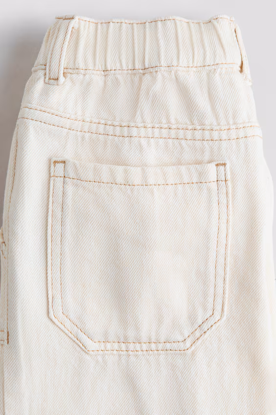 Джинсы свободного кроя с зауженными штанинами