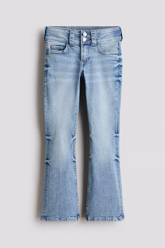Джинсы с расклешенными брючинами