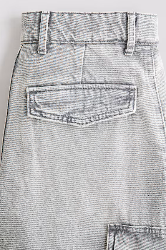 Джинсы с карго и свободным кроем