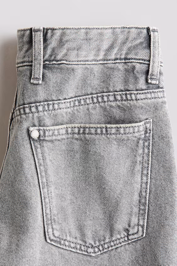 Шорты из джинсовой ткани свободного кроя