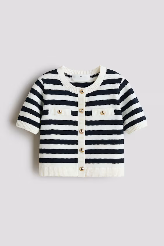 Короткое пальто из вязаного материала