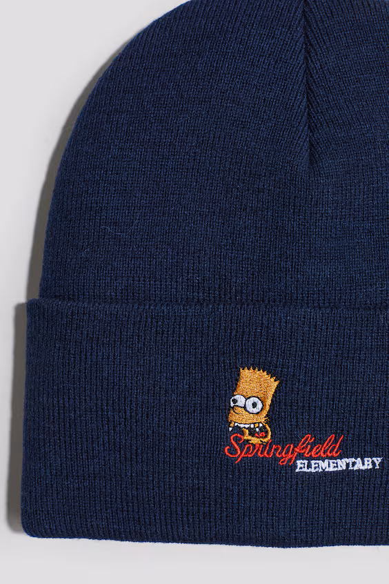 Шапка с аппликацией