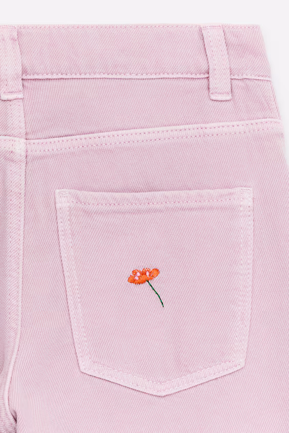 Джинсы с вышивкой