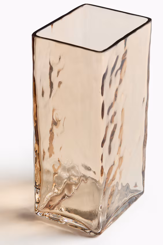 Стеклянный графин с текстурой