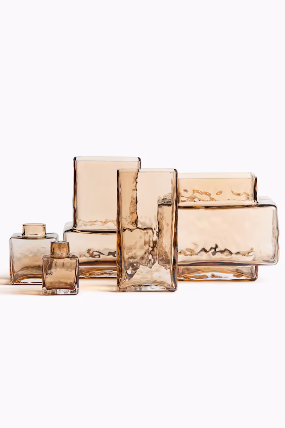 Стеклянный графин с текстурой