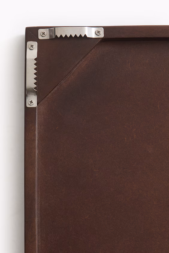 Деревянная картинка с графическим узором