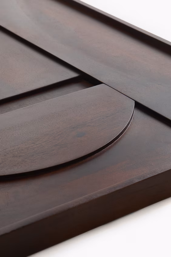 Деревянная картинка с графическим узором