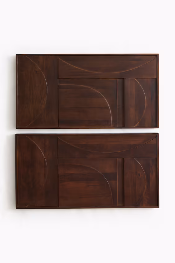 Деревянная картинка с графическим узором