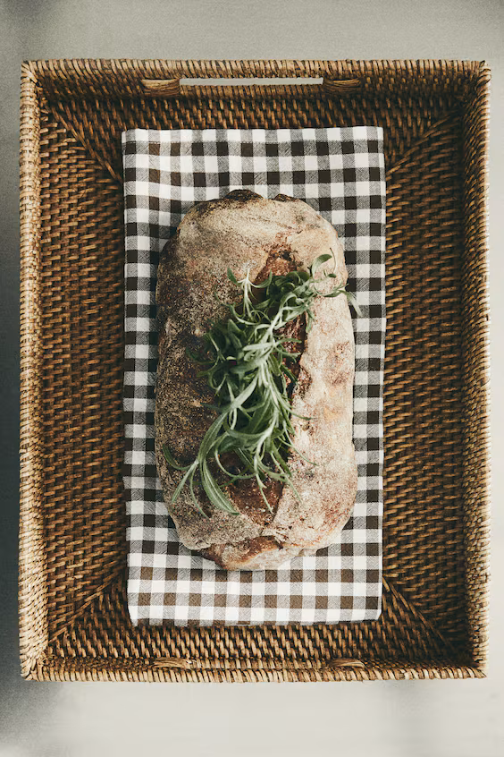 Поднос из ротанга