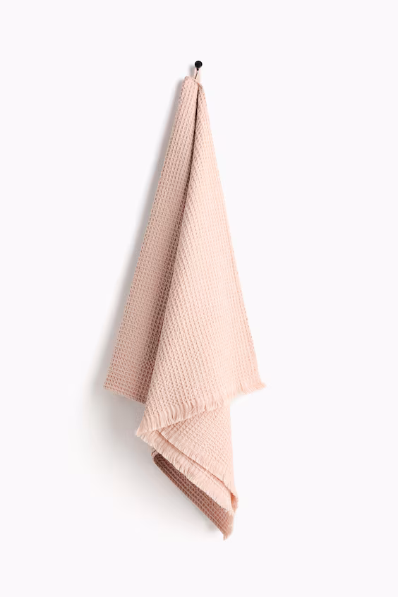 Полотенце в фавновом стиле для ванной