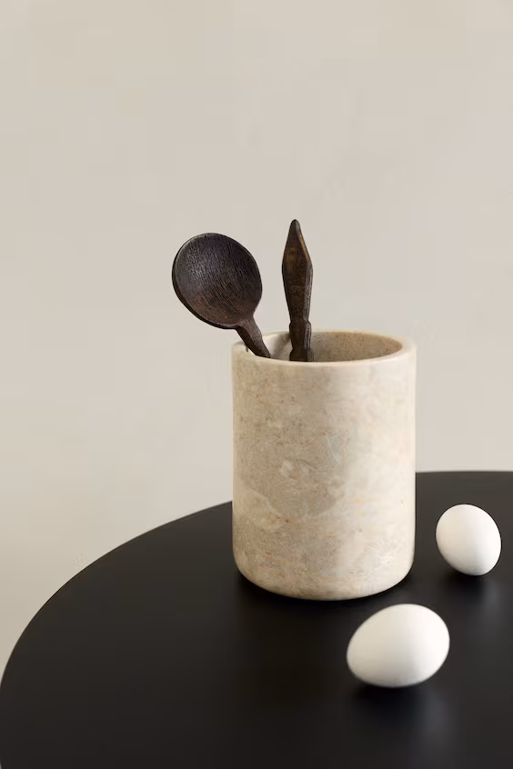 Подставка для посуды из мрамора