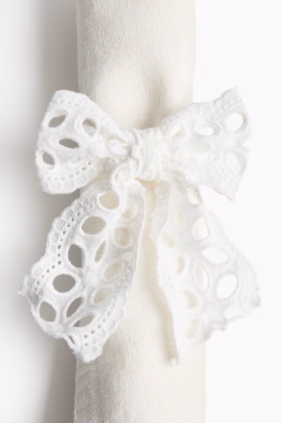 Набор из 4 обручей для салфеток с английской вышивкой