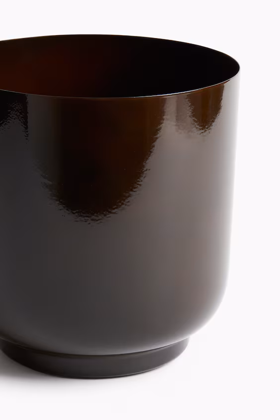 Большая металлическая ваза