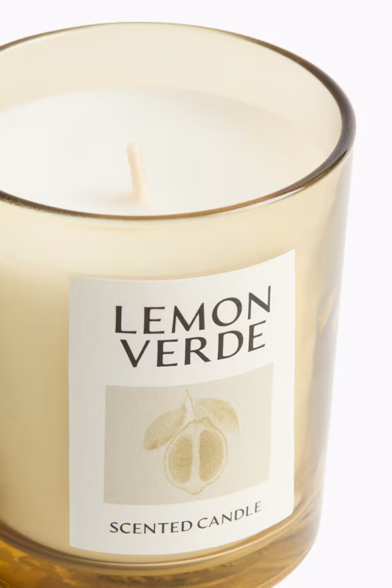 Ароматическая свеча в стеклянной подставке