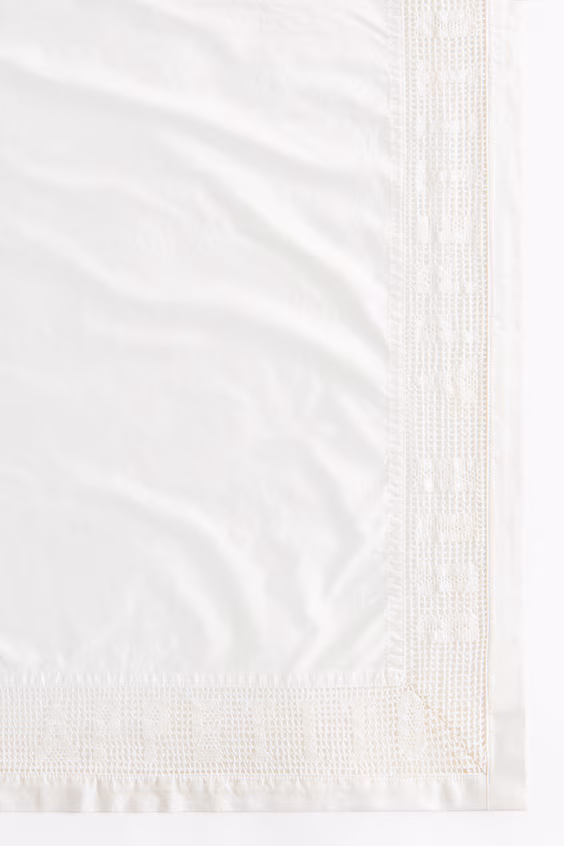 Скатерть из хлопка с кружевным краем