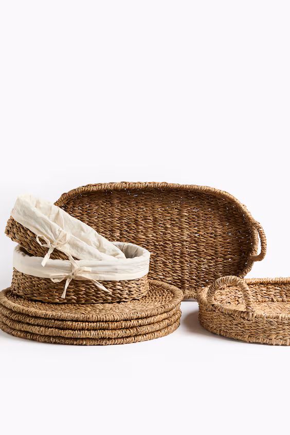 Овальное блюдо из морской травы