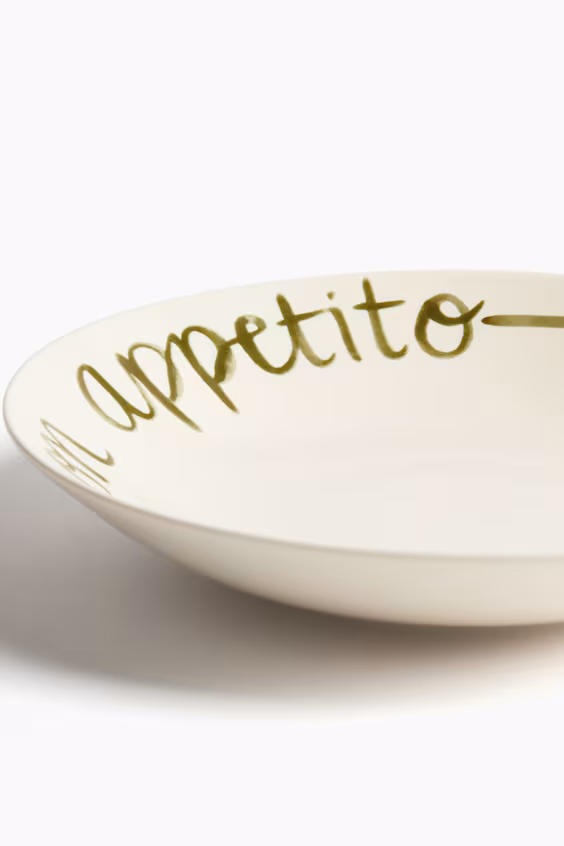 Чаша из фарфора