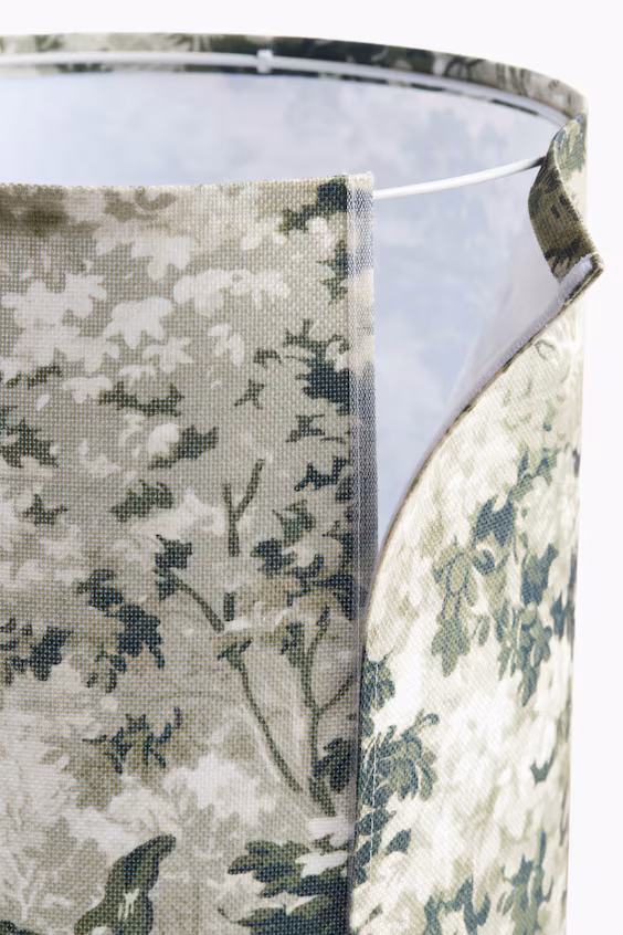 Цилиндрический настольный светильник с узором