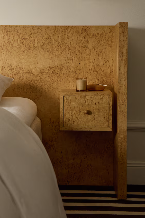 Восковая ароматическая свеча в стеклянном контейнере