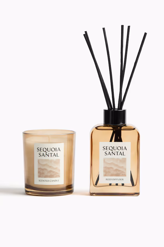 Восковая ароматическая свеча в стеклянном контейнере