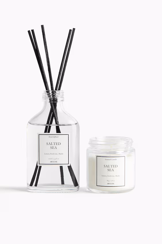 Восковая ароматическая свеча в стеклянном контейнере