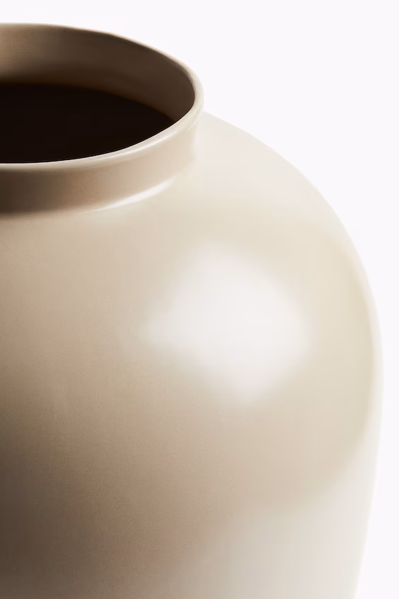 Большая глиняная ваза