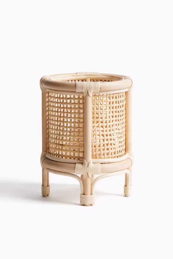 Подставка для вазы из ротанга