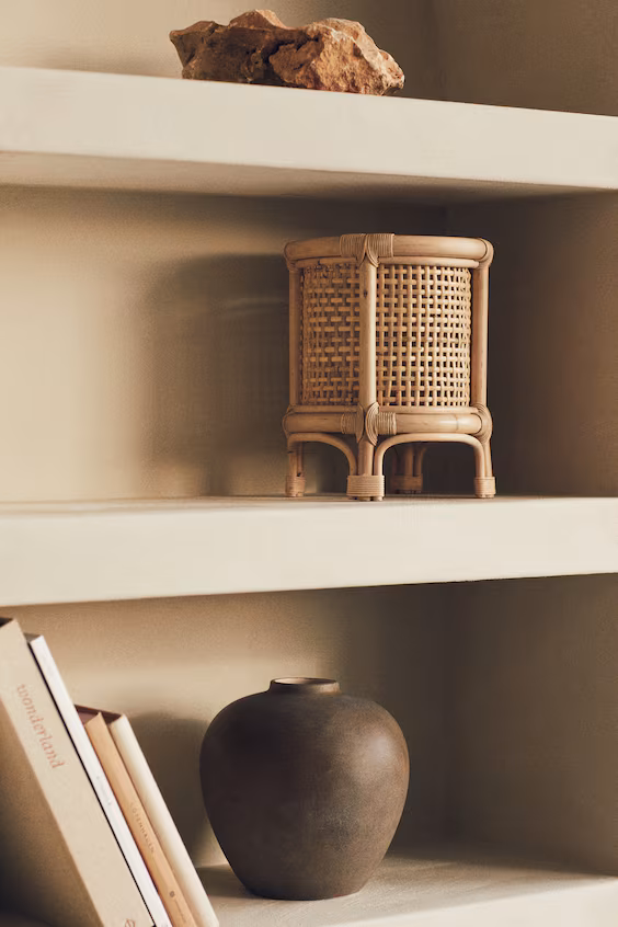 Подставка для вазы из ротанга