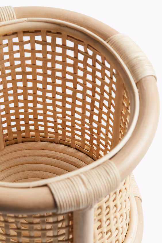 Подставка для вазы из ротанга