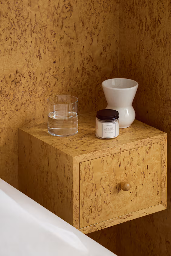 Ароматизированная свеча в стеклянном контейнере