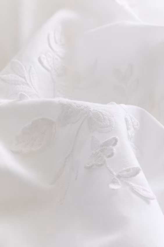 Наволочка из хлопка с вышивкой