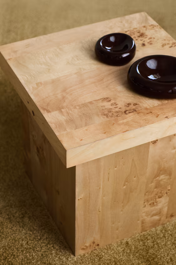 Деревянный тумбочка