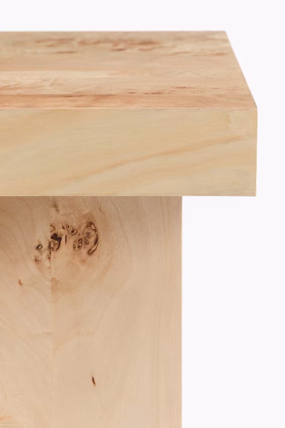 Деревянный тумбочка