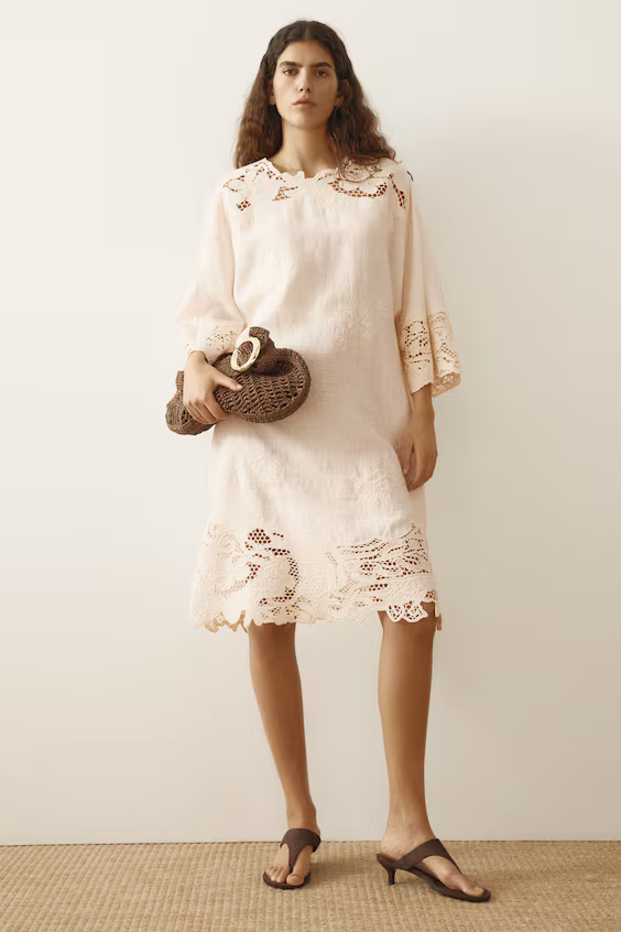 Платье с английской вышивкой