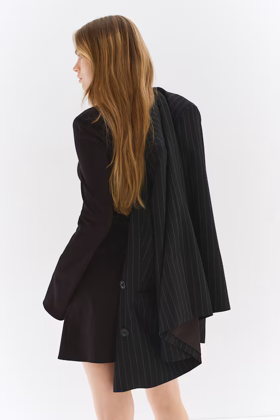 Платье с квадратным вырезом