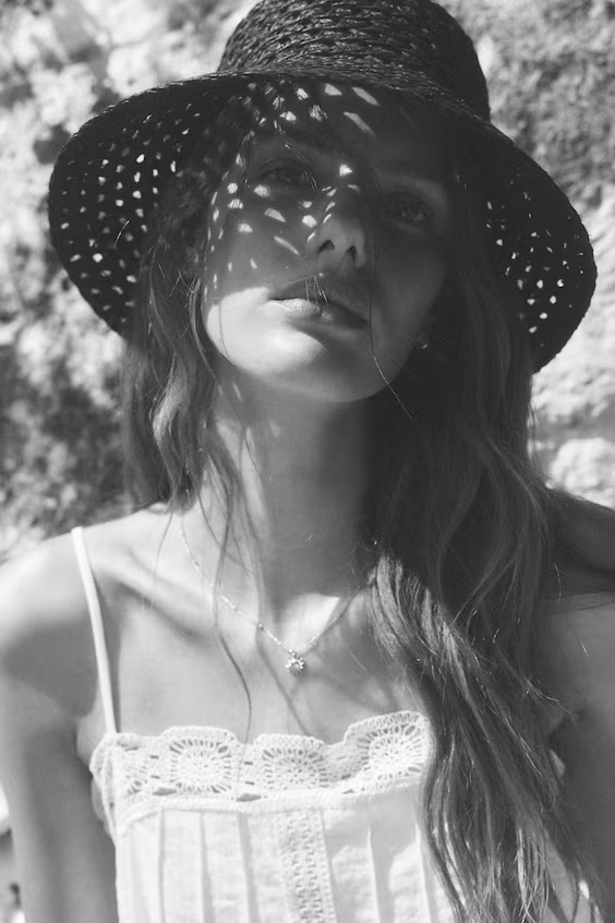 Короткий комбинезон с вышивкой