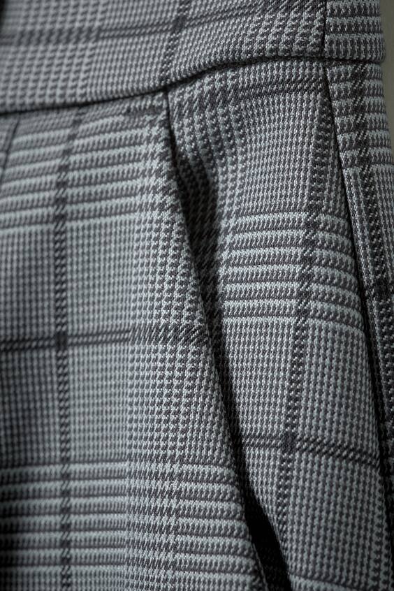 Широкие защипанные брюки с высокой посадкой