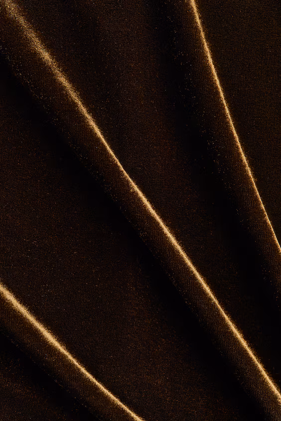 Платье с драпировкой из вельвета