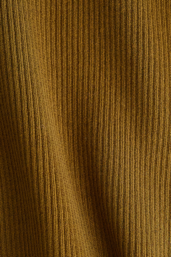 Свитер из рубчиковой ткани с наполнителями