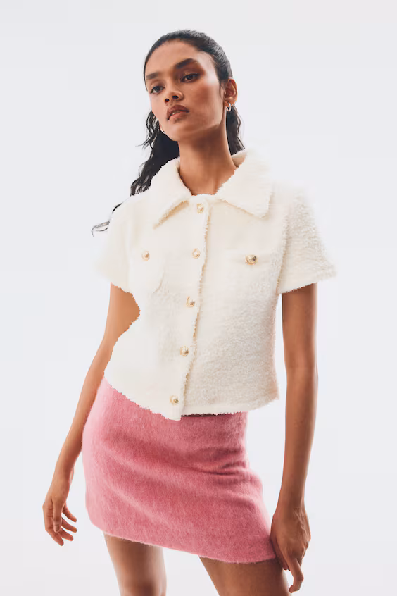 Короткое плюшевое пальто с короткими рукавами