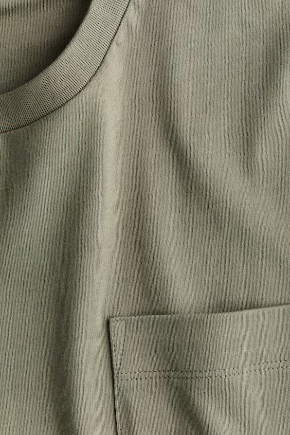 Свитер с карманом