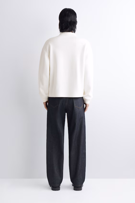 Свитер из хлопкового трикотажа в рубчик с v-образным вырезом