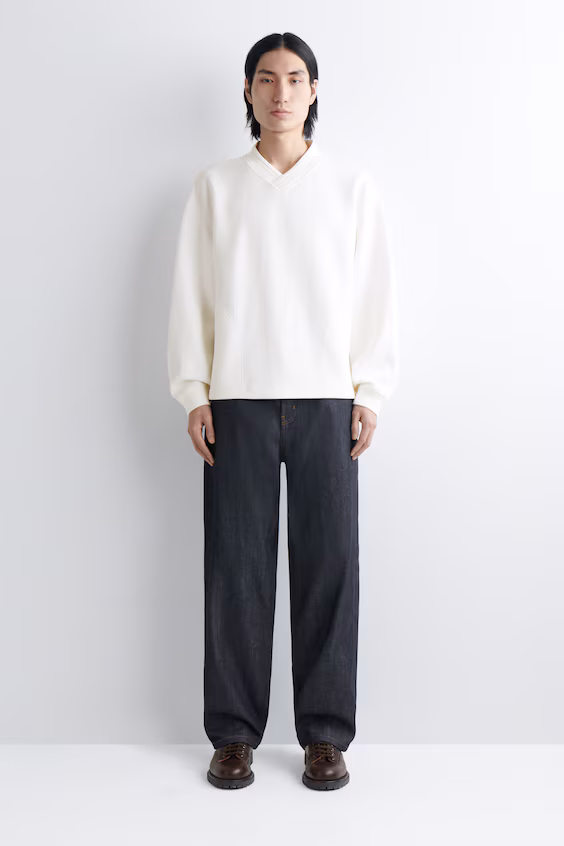 Свитер из хлопкового трикотажа в рубчик с v-образным вырезом