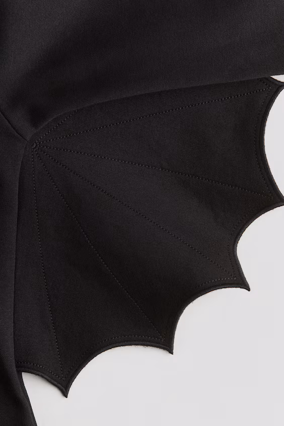 Свитшот с аппликациями