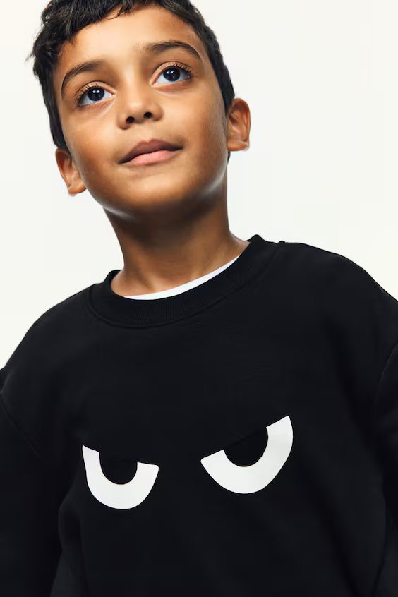 Свитшот с аппликациями