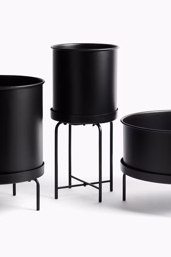 Ваза из металла с подставкой