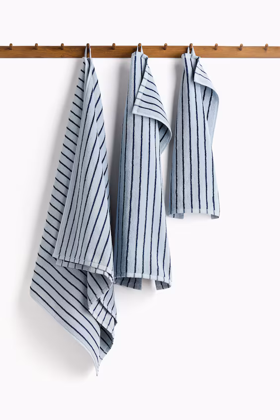 Рушник для гостей в полоску