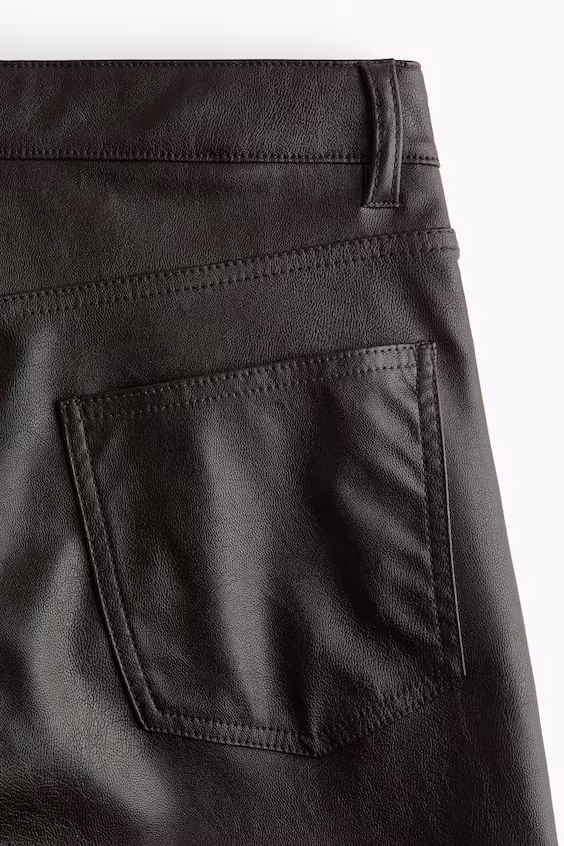 Брюки с покрытием и волнистыми штанинами