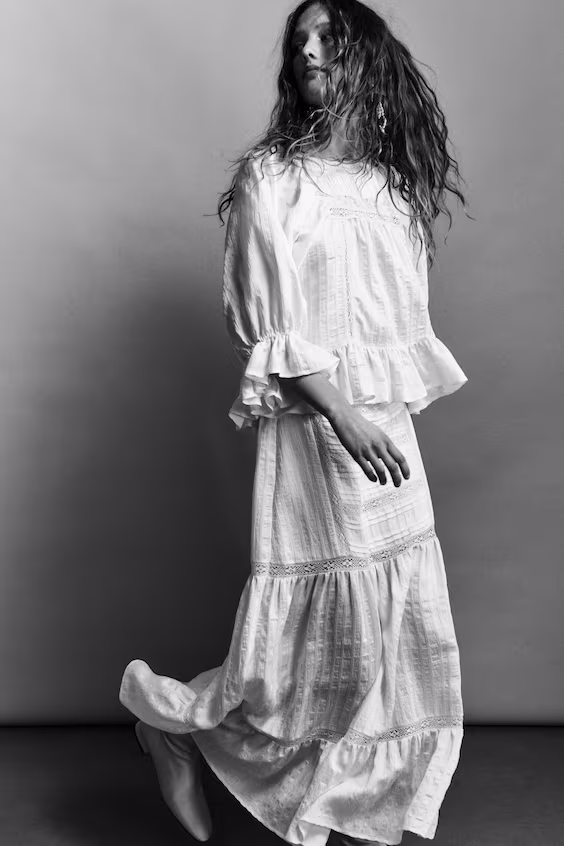 Блузка с воланами на рукавах