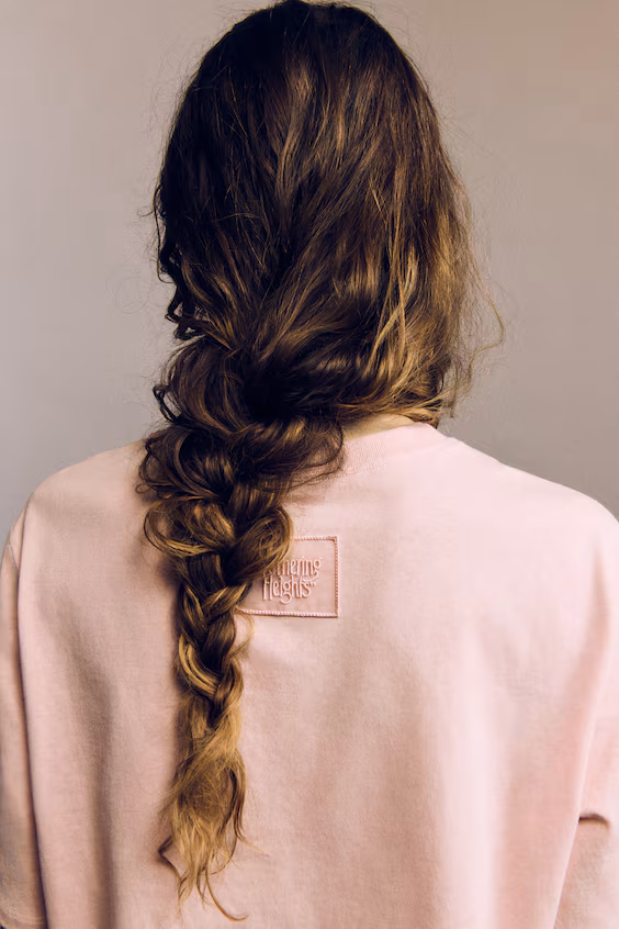 Футболка с вышитым узором